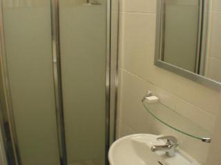 Avon Hotel 2*