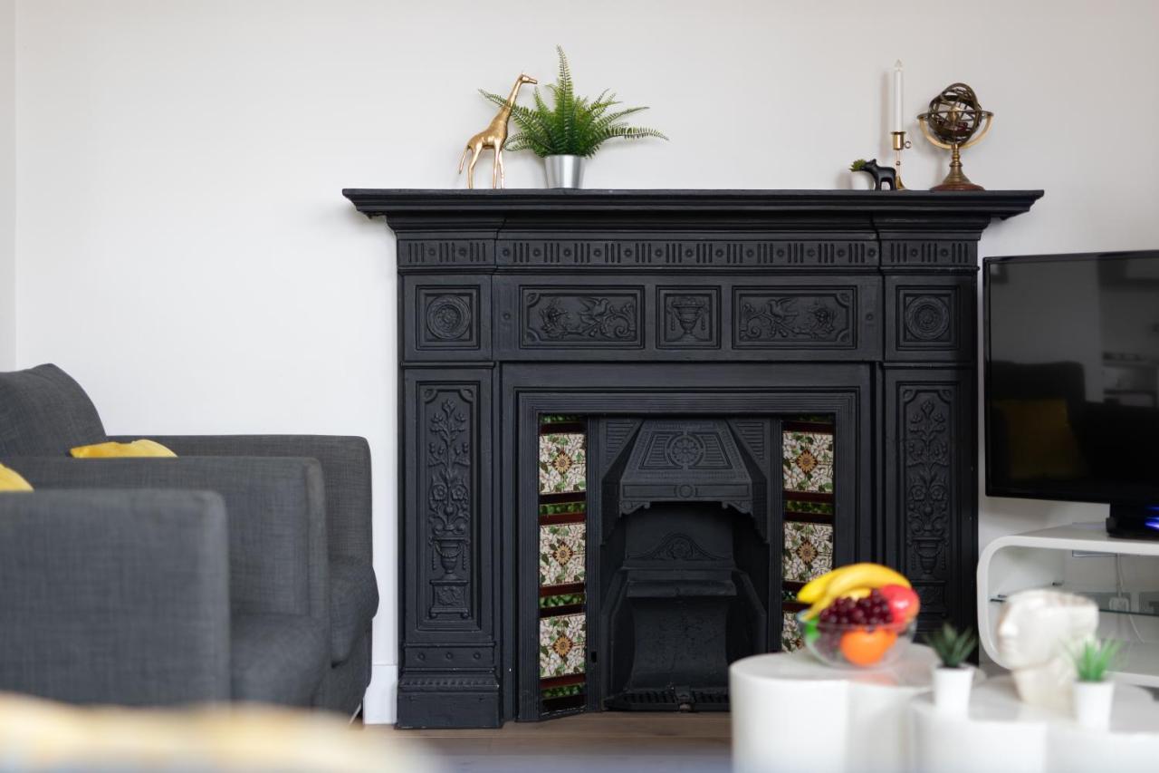 Homely - West End Apartment