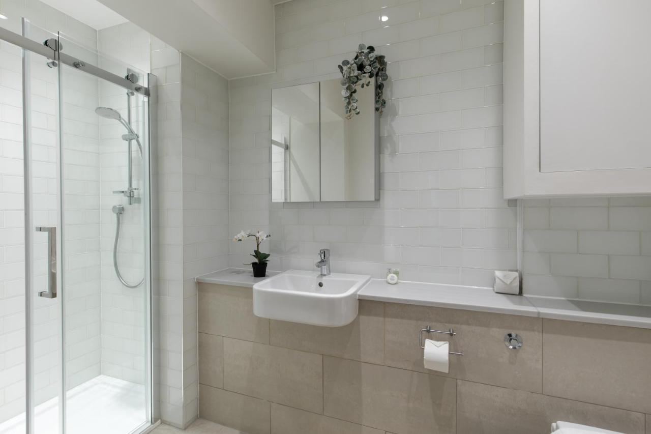 Homely - West End Apartment London