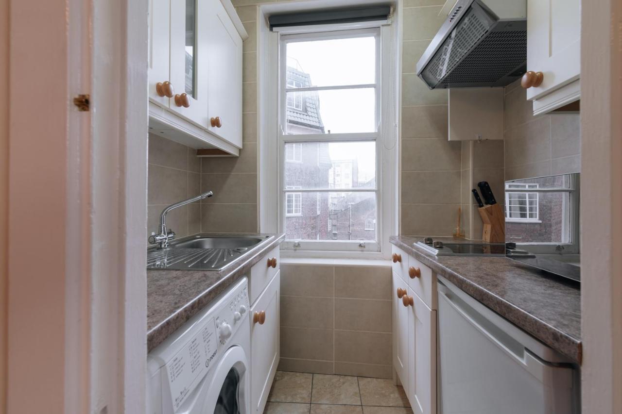 Evelyn Court Apartment *