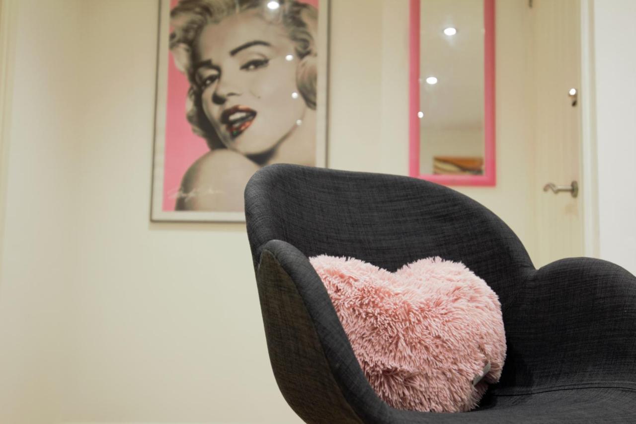 Stylish 2 Bedroom In The Heart Of Greenwich Apartment