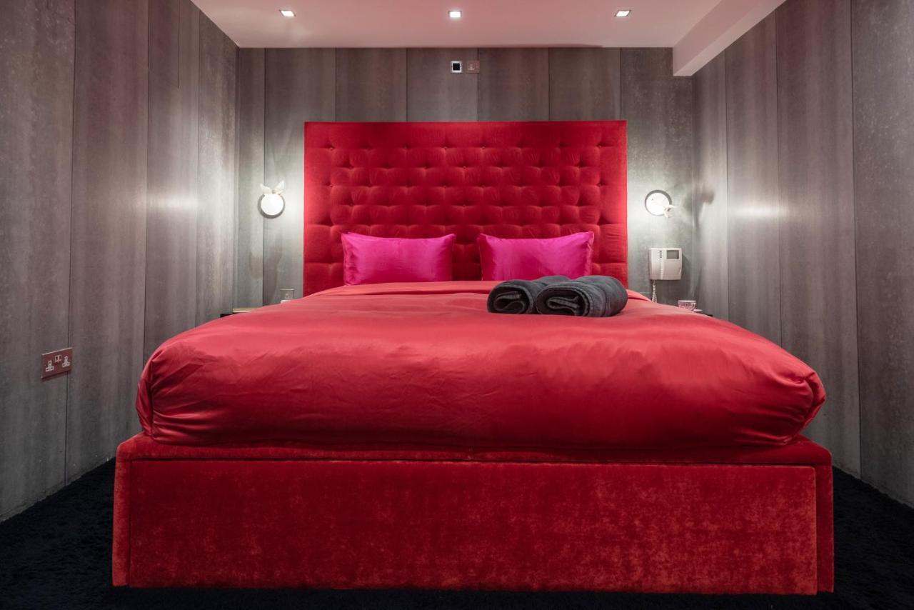 Amazingly Luxurious Loft Apartment, Soho - 3 Bedrooms, 2 Bath & Office Apartment *