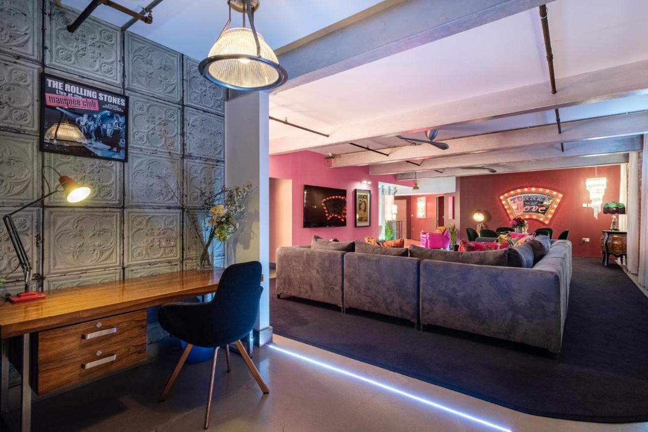 Apartment Amazingly Luxurious Loft Apartment, Soho - 3 Bedrooms, 2 Bath & Office *