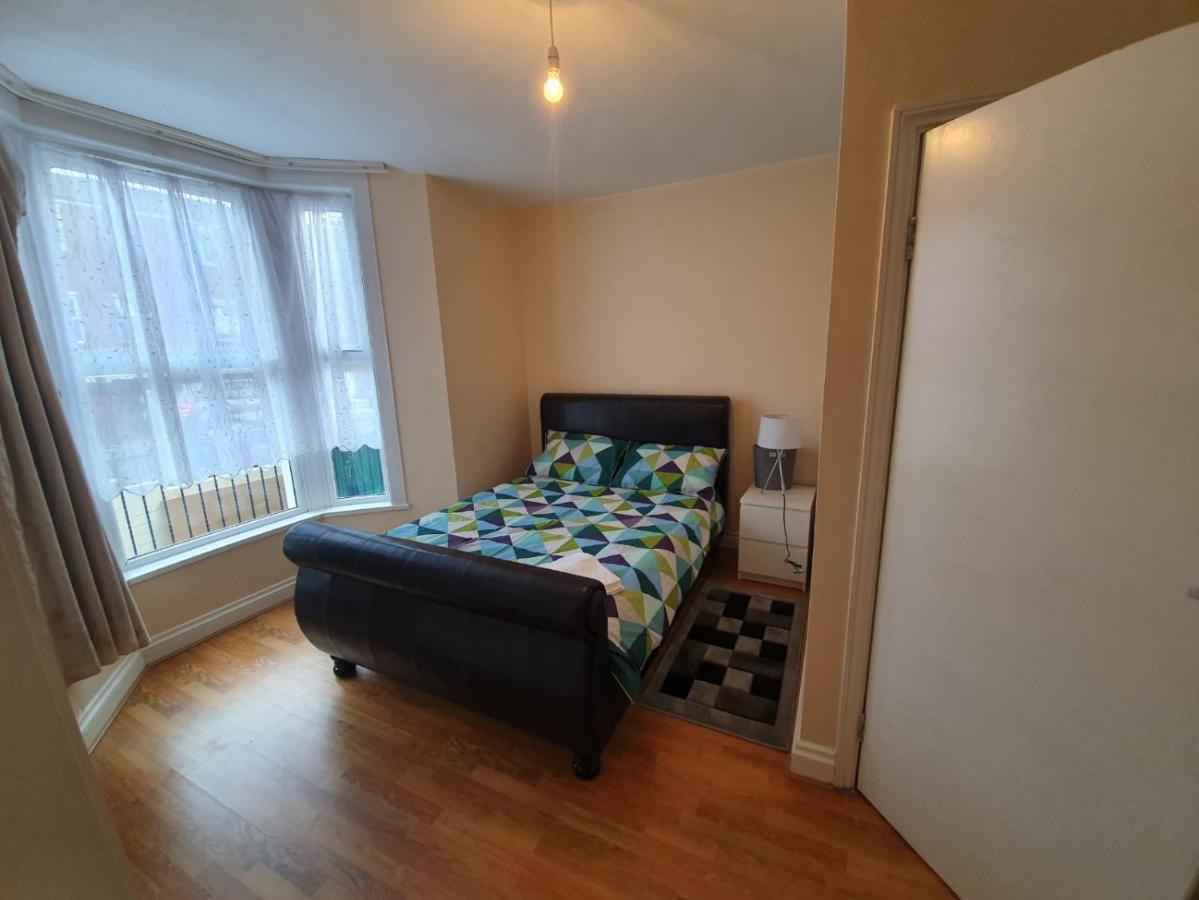 Zone 2 Three Bedroom Apartamento *