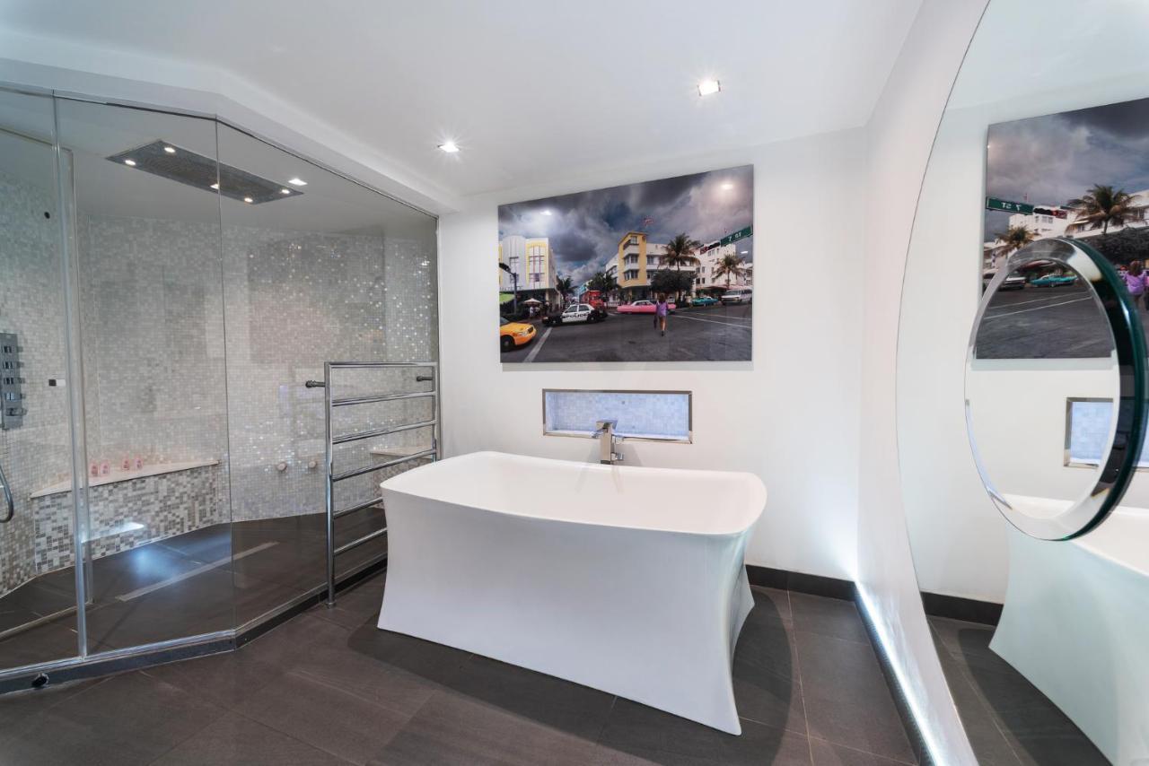 Amazingly Luxurious Loft Apartment, Soho - 3 Bedrooms, 2 Bath & Office Apartment London
