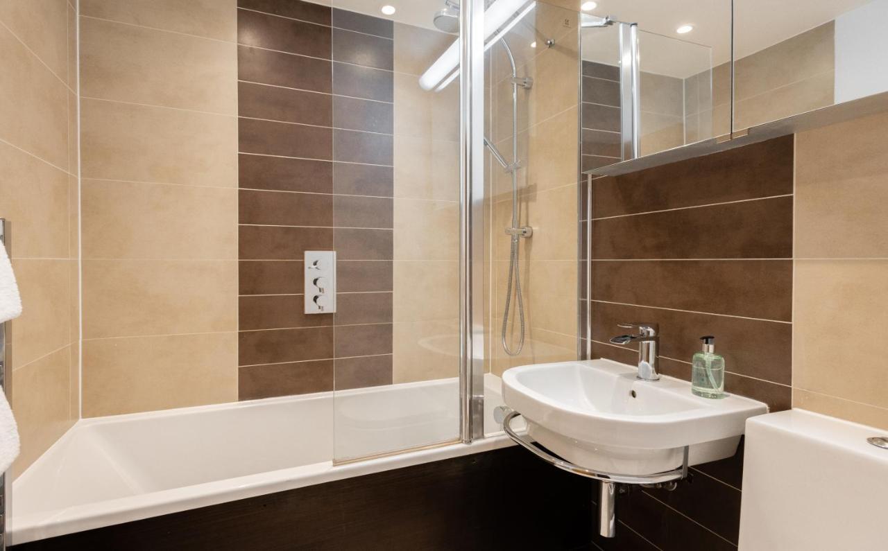 The Chelsea Arms - Bright 3bdr With Garden & Private Parking * Londres