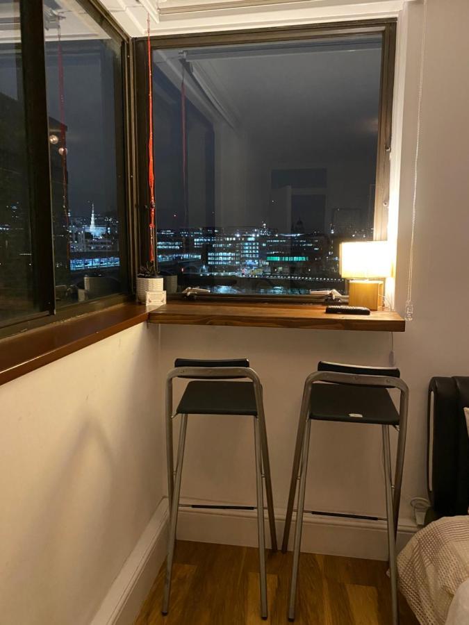 Guest house In Overview Thames London