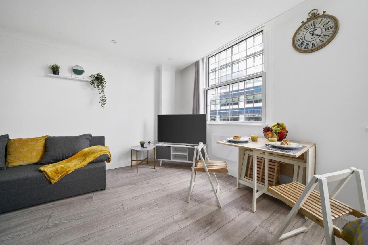 In The Heart Of The - Aldgate Zone 1 * London