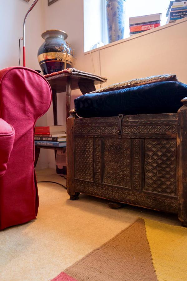 Westbourne Gardens Unique Studio Near Hyde Park Apartment London
