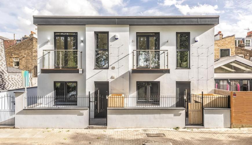 Holiday home 2 Bed 2 Bath Balcony View Wimbledon Tennis