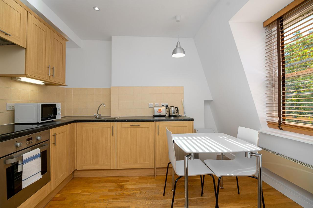 Modern 1 Bed Flat In Holborn, For Up To 2 People - With Free Wifi Apartment London