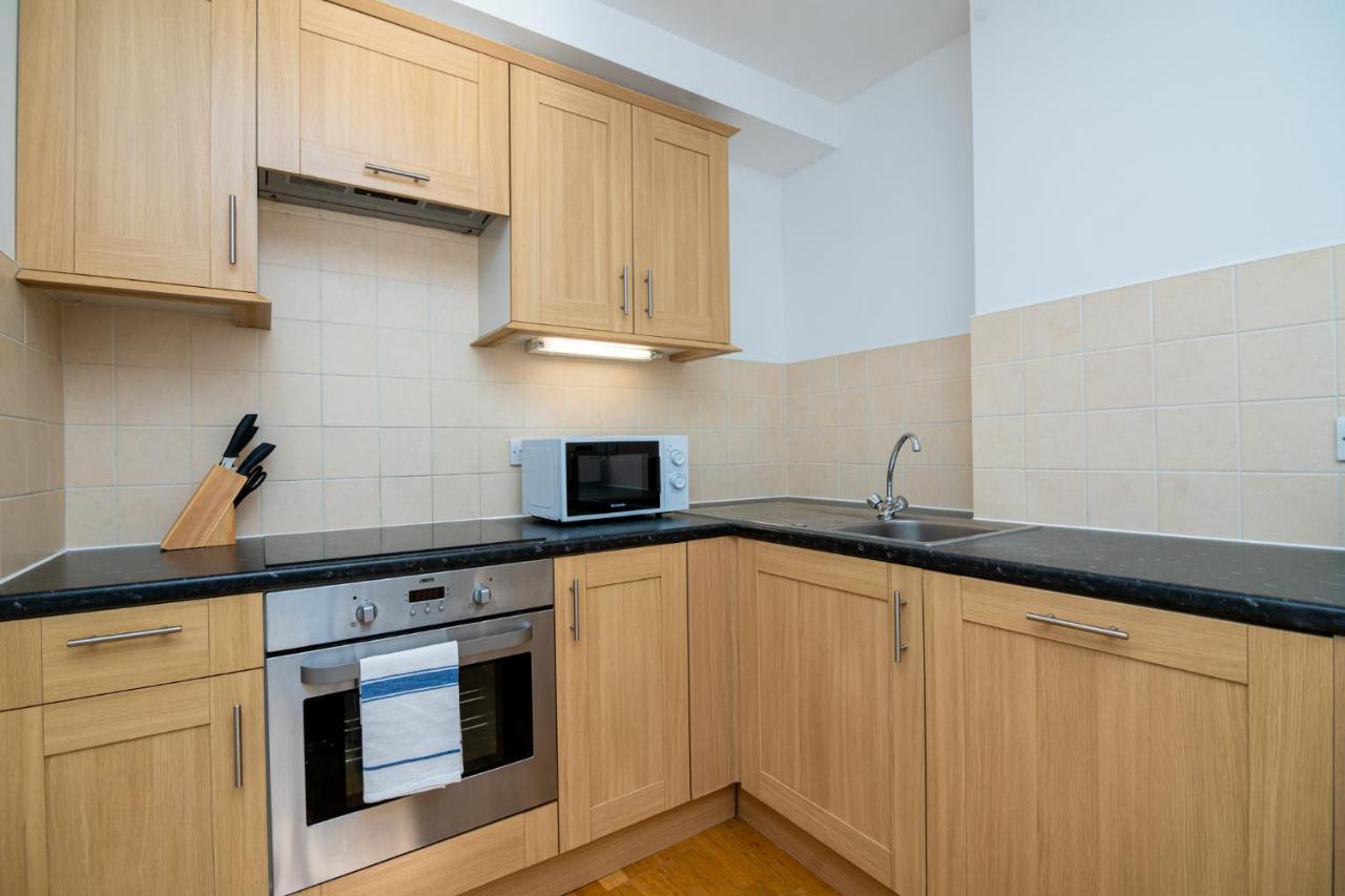 Modern 1 Bed Flat In Holborn, For Up To 2 People - With Free Wifi London