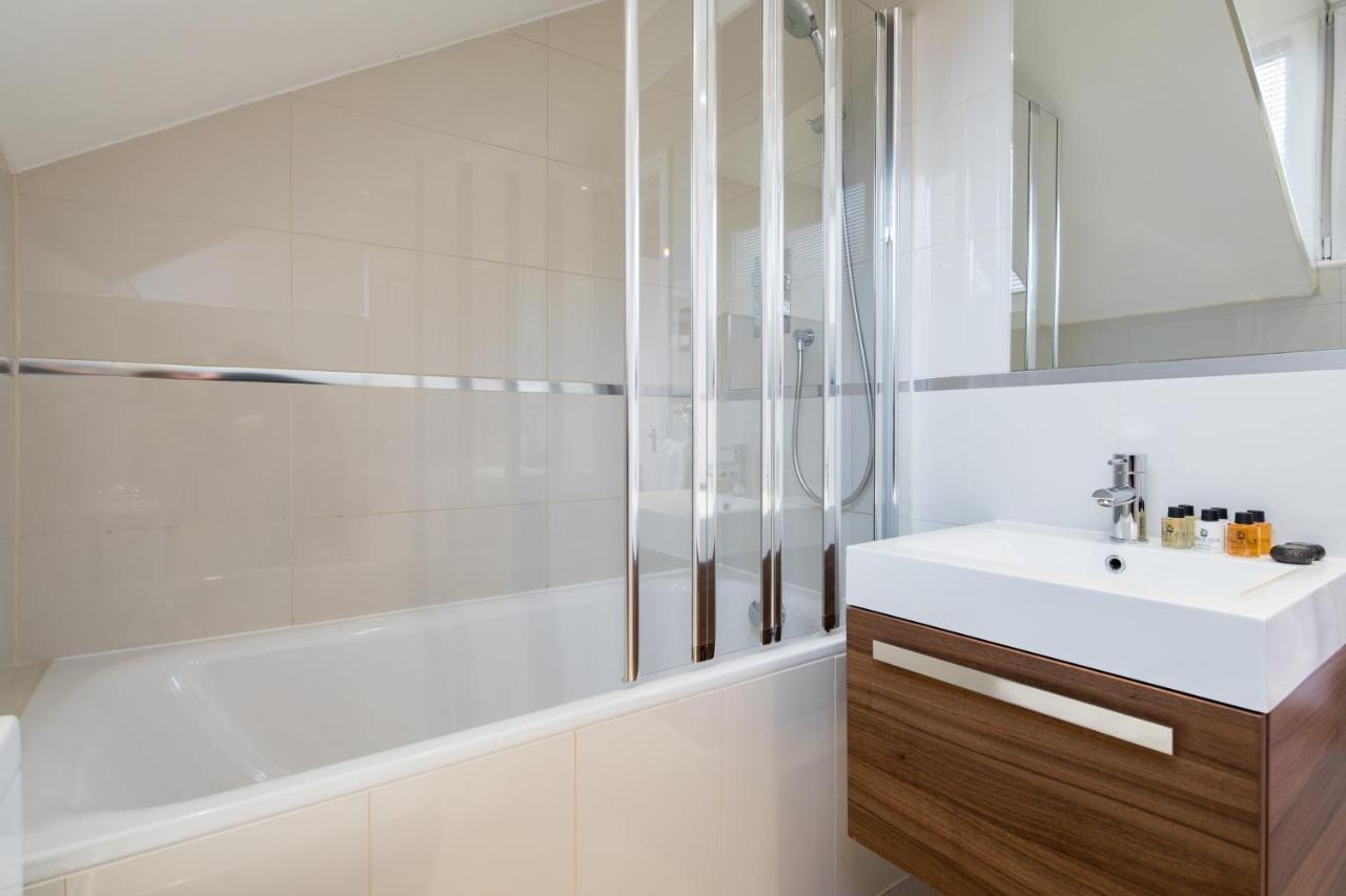 The Cromwell Road Escape - Modern & 1bdr Flat With Rooftop Terrace Apartment London