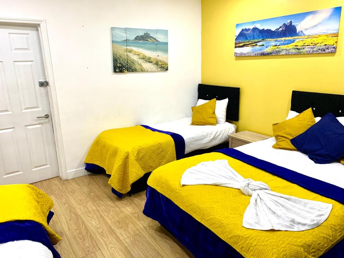 4 Bedrooms, 3 Baths, Full Kitchen And Lounge, Garden, Free Parking London