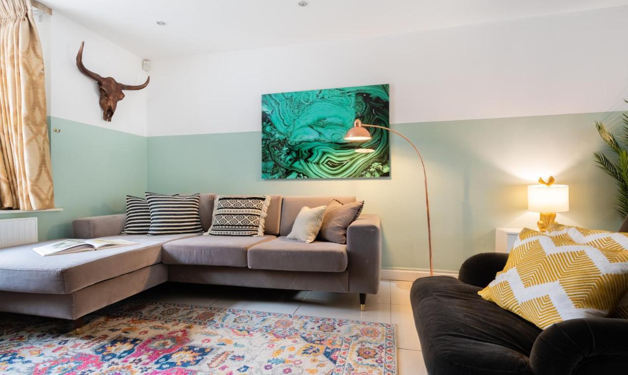 The Southwick Sanctuary - Large 6bdr With Terrace Apartment *