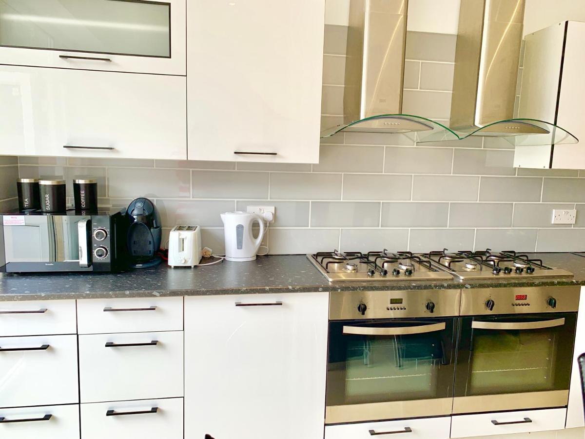 Spacious 2 Bedrooms 2 Baths With Garden And Parking London