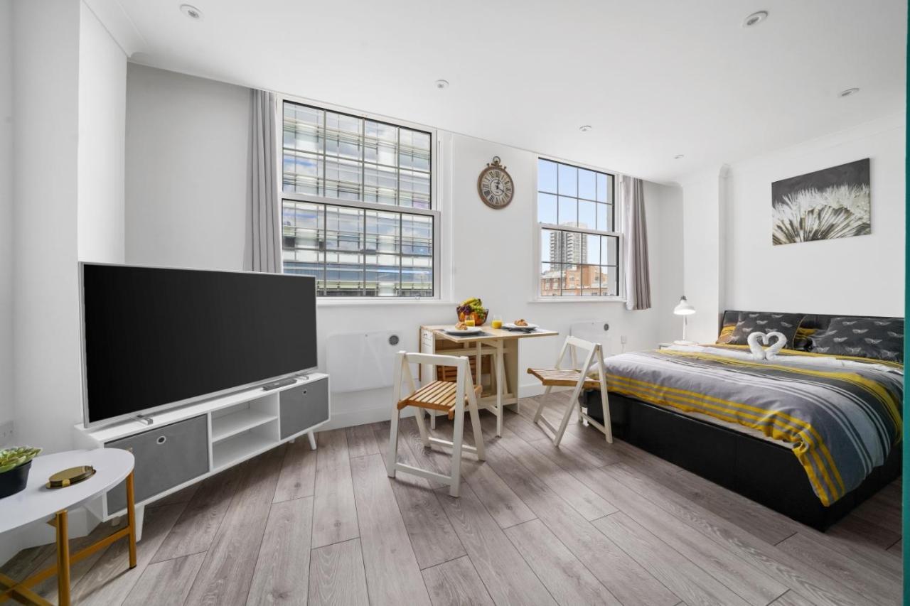 In The Heart Of The - Aldgate Zone 1 * London