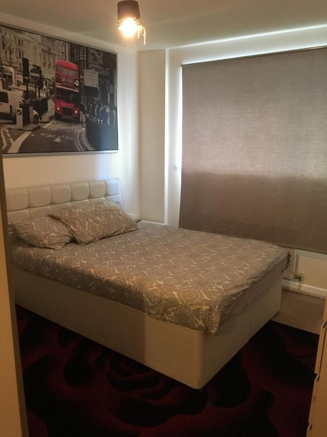 1 Bed Near Canary Wharf Centre London