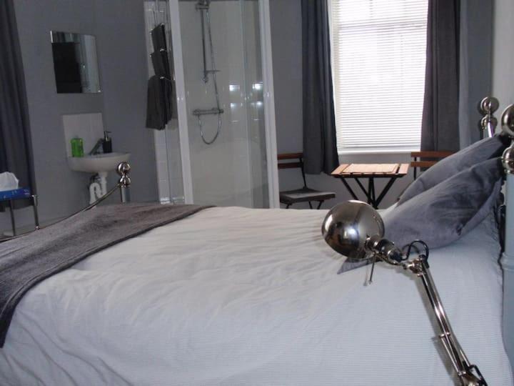 2a Merrow Street, @the Merrow@ Guest house London