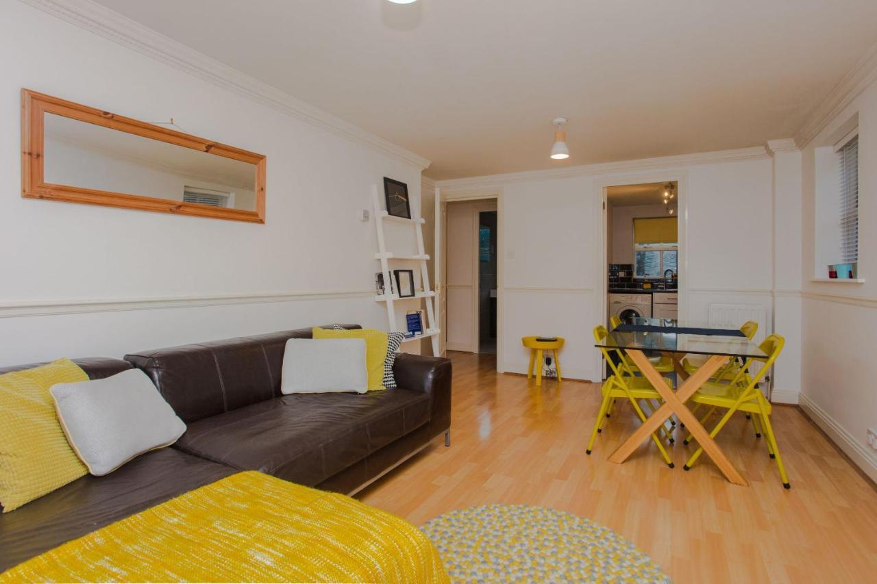 Contemporary 1bedroom Flat In Camberwell Oval Apartment London