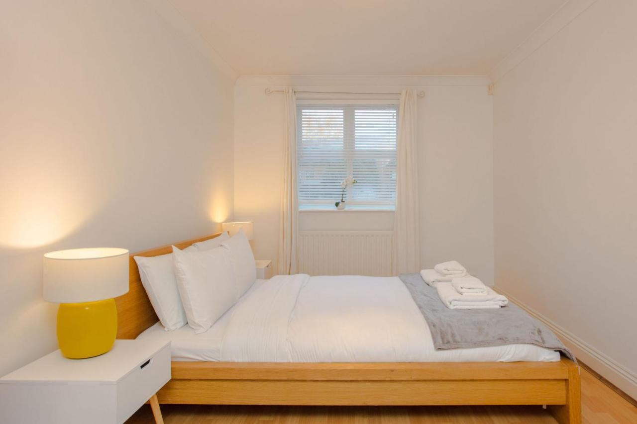 Contemporary 1bedroom Flat In Camberwell Oval Apartment