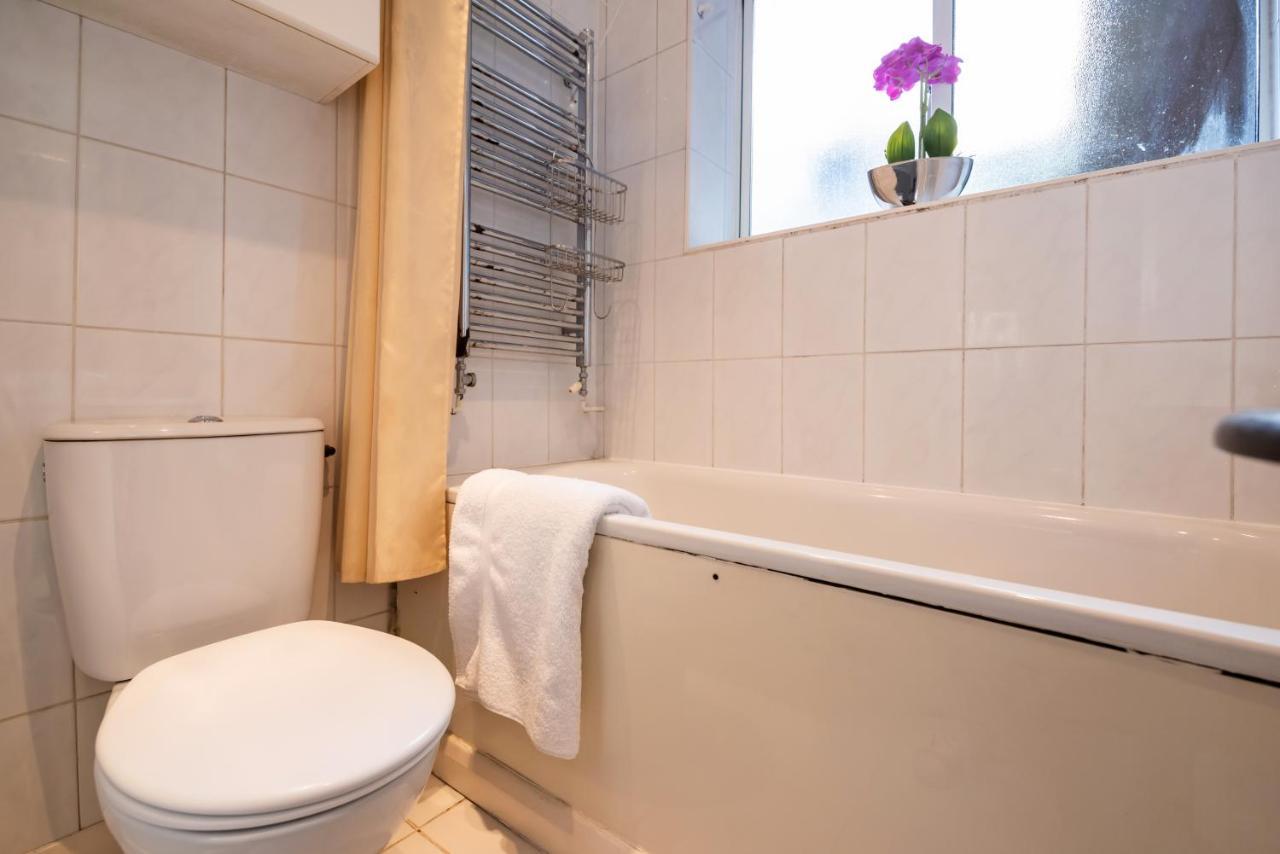 Mali Court Self Contained Modern Studio With Excellent Travel Links