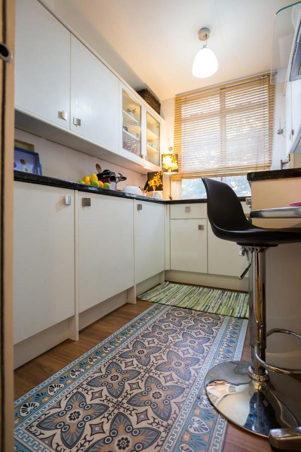 Westbourne Gardens Unique Studio Near Hyde Park Apartment London