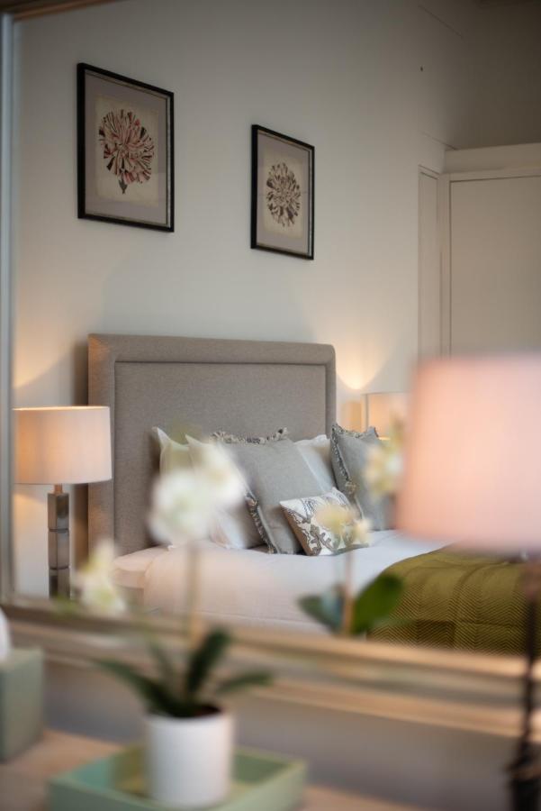 Grosvenor Gardens By Capital Apartment *