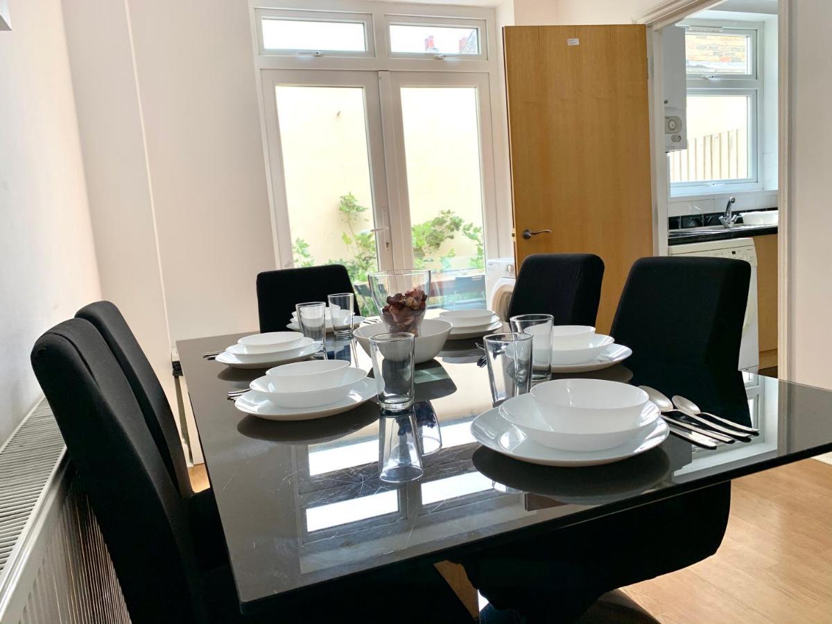 3 Bedrooms 3 Bathrooms Spacious House, Reception, Kitchen, Garden, Parking Apartment London