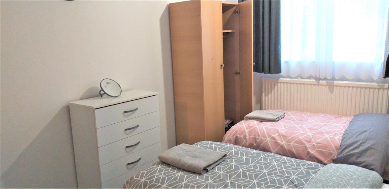 2 Bedroom Near Excel Exhibition Centre Apartamento Londres