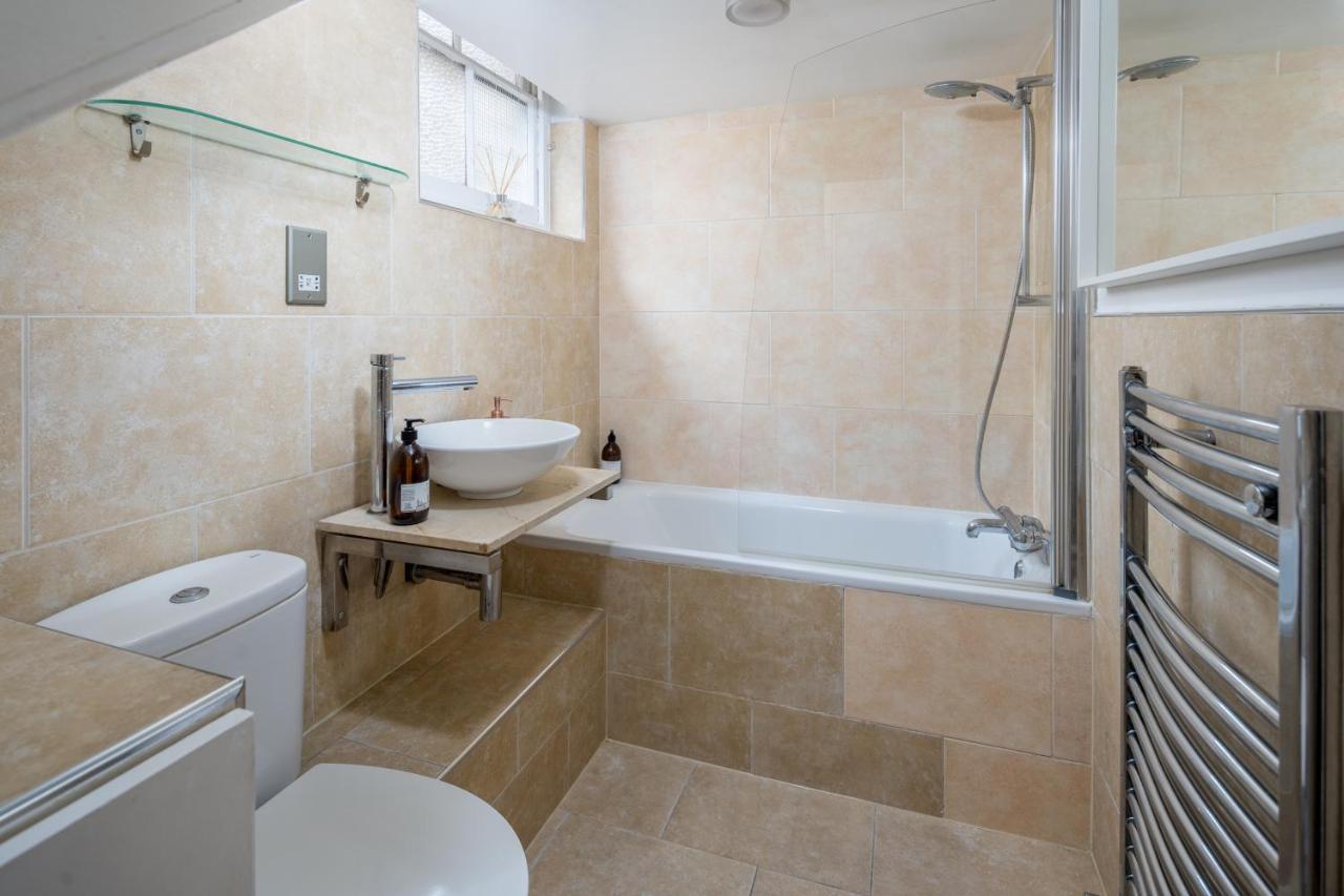 Apartment Modern Flat With Patio In Pimlico