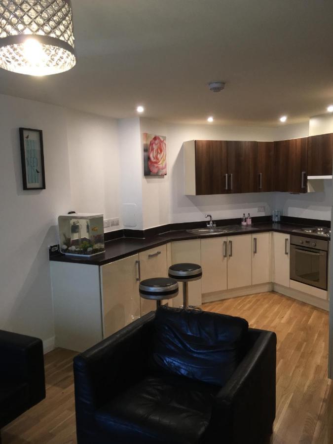 1 Bed Near Canary Wharf Centre Apartment *