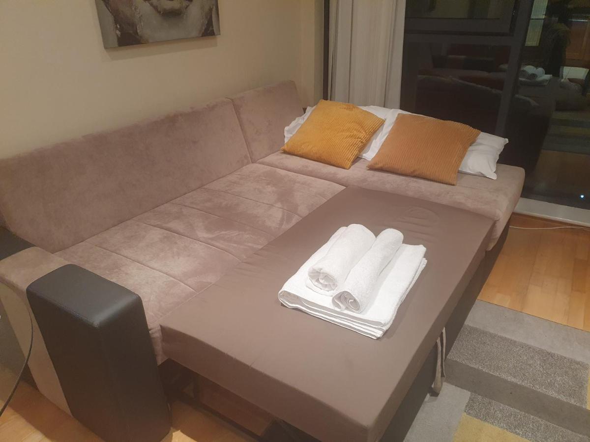 Canary Wharf, E14 9ne * London