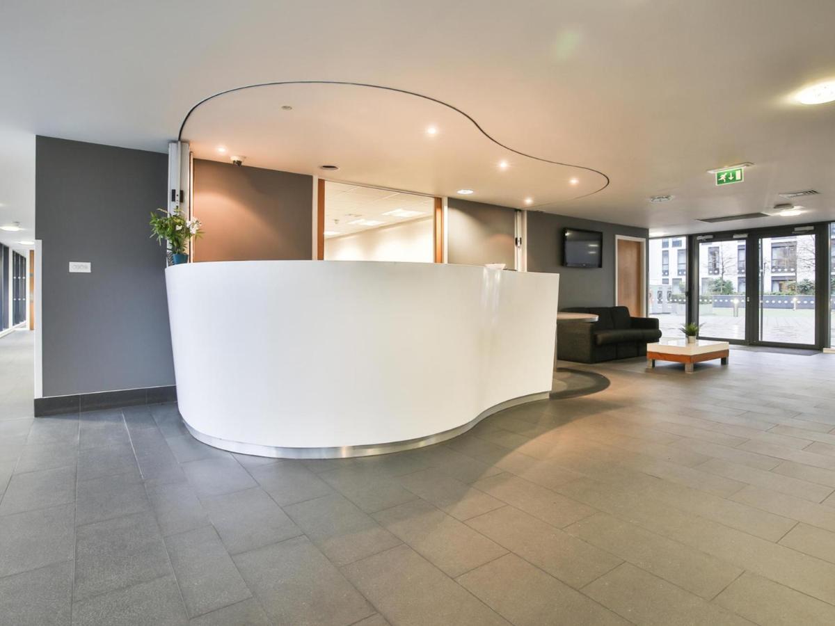 Apartment Private Bedrooms And Minutes Away From Wembley Stadium At Sterling Court *