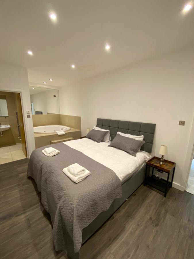 Aparthotel Kings Road With En-suite Bath *
