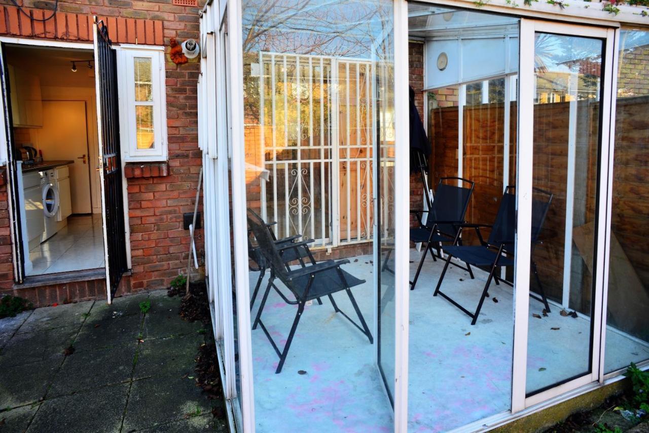 Modern & Spacious - Walk To Excel- Parking Holiday home London