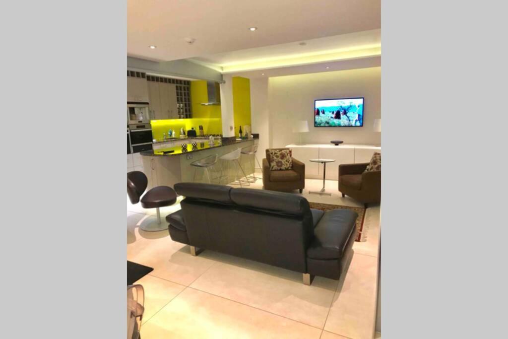 Stylish Large Cool 3 Bed 3 Bath Marylebone +ac Apartment