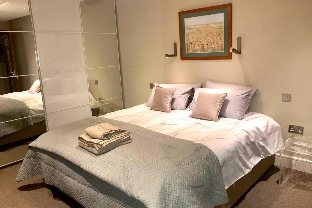 Stylish Large Cool 3 Bed 3 Bath Marylebone +ac Apartment London