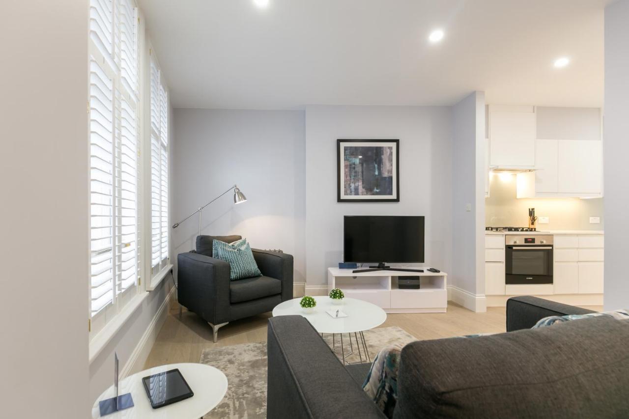 Urban Chic - Shaftesbury Apartment