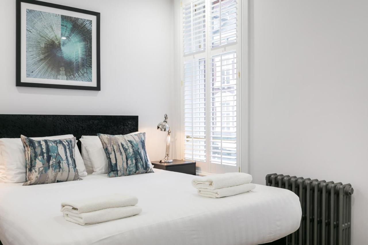 Urban Chic - Shaftesbury Apartment