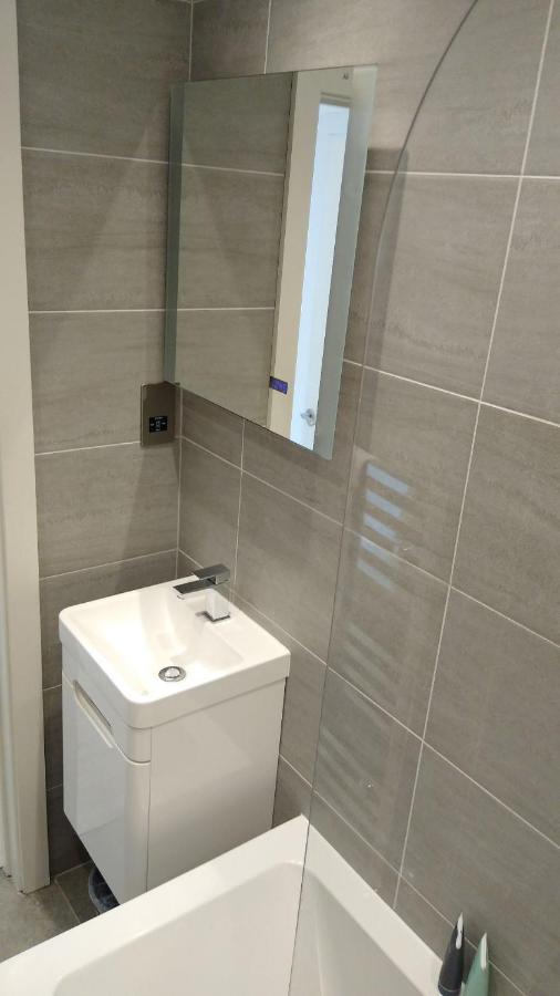 Modern 2 Bed Flat In Maida Hill Near Kensal Town In For Up To 4 People - 9mins To Tube Station * Londres