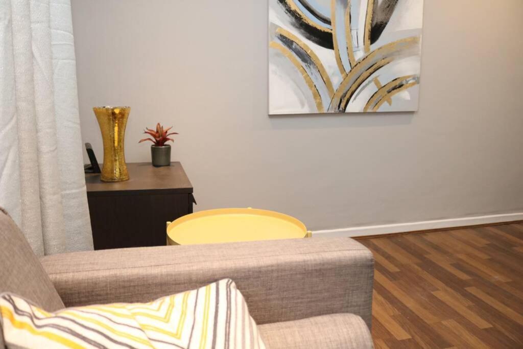 Large 3 Bedroom In Gated Development London