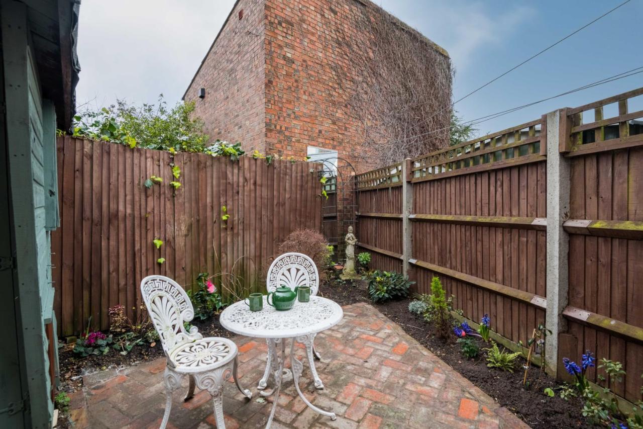Exclusive In Acton By Underthedoormat *