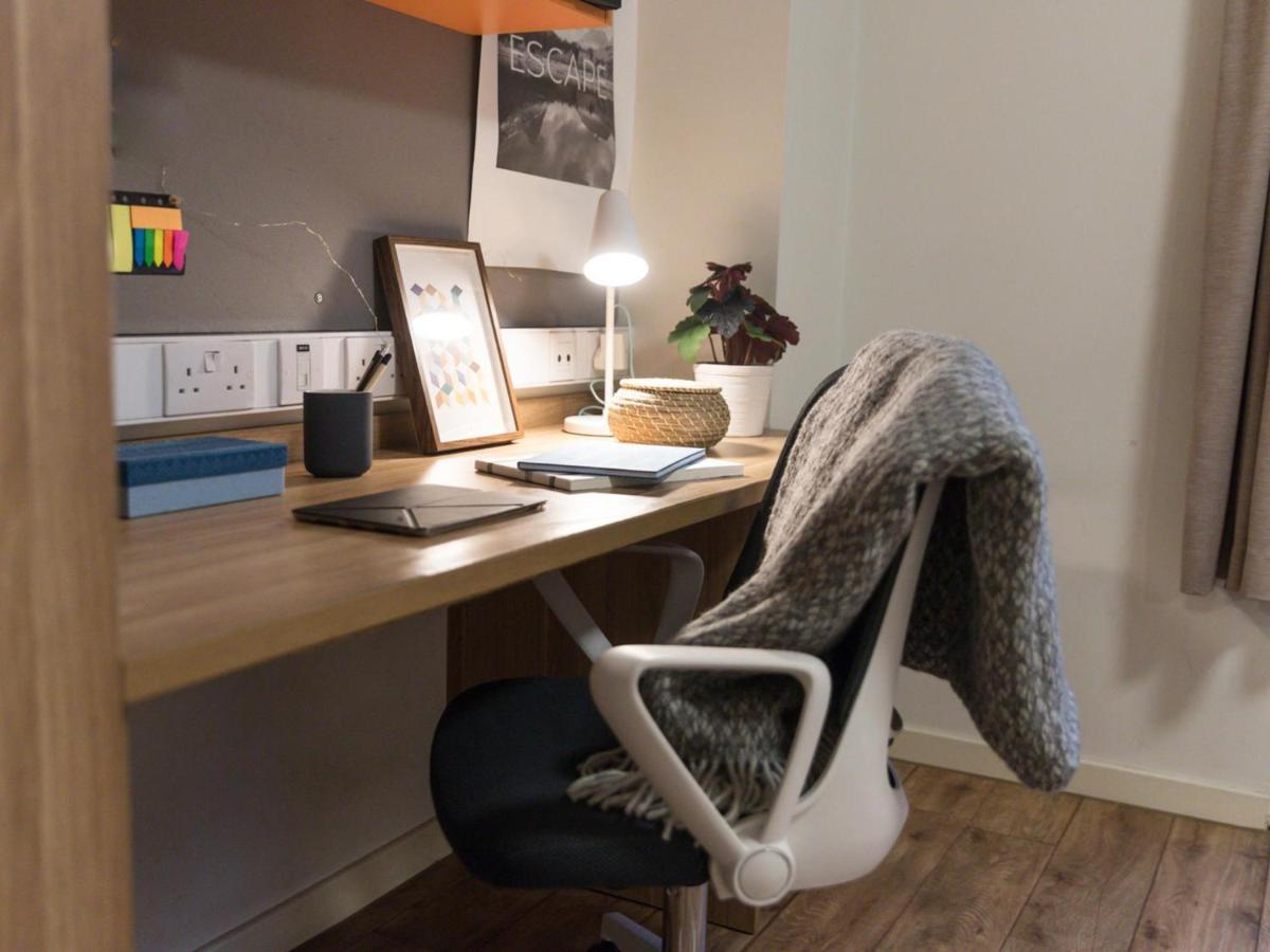 Private Bedrooms And Minutes Away From Wembley Stadium At Sterling Court Apartment *