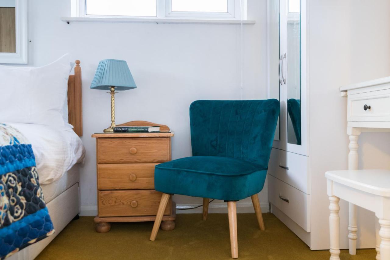 Exclusive In Acton By Underthedoormat Apartment