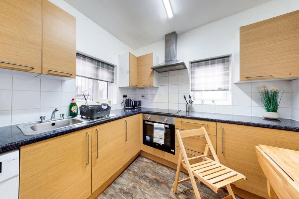 Super 2 Bed Flat Next To Paddington Station