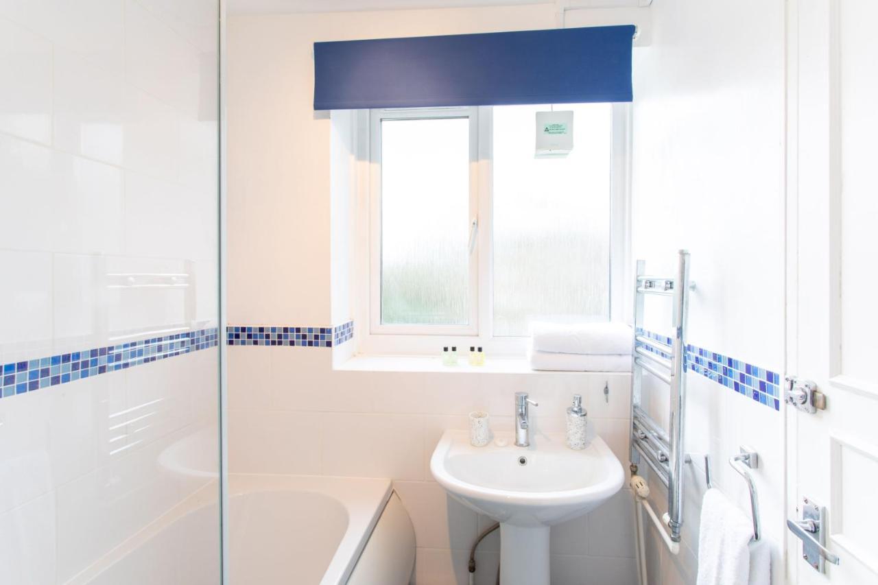 Pass The Keys - Putney Comfy *