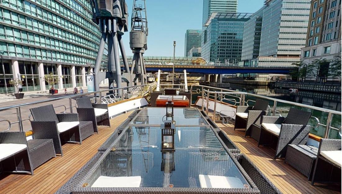 Absolute Pleasure Yacht Hotel Londres
