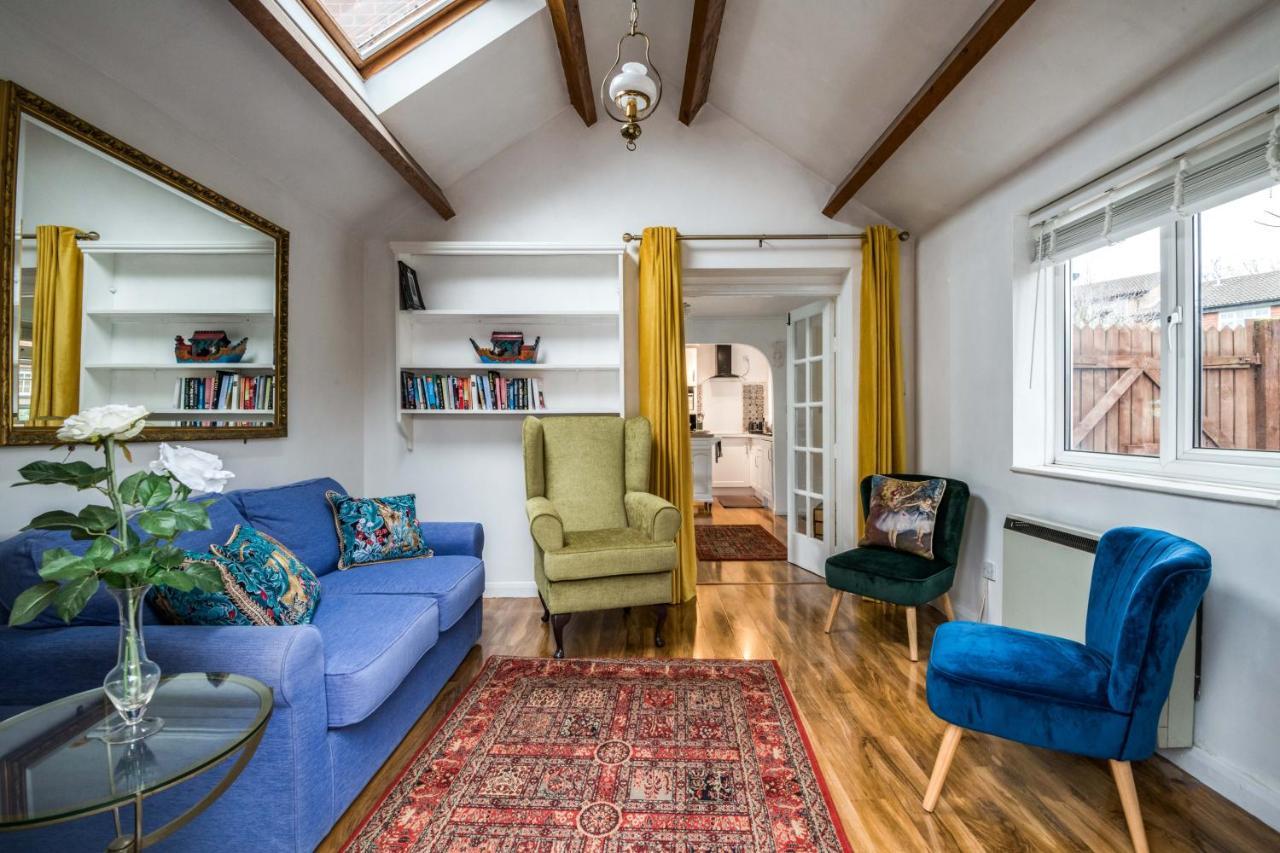 Exclusive In Acton By Underthedoormat Apartment *