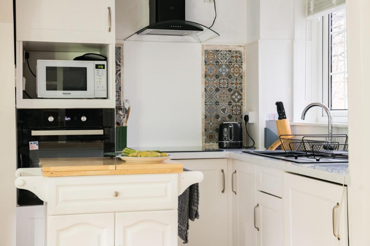 Exclusive In Acton By Underthedoormat Apartment London